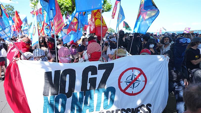 Viele fordern mehr Unterstützung für Palästinenser beim Protestmarsch in Genf. Viele fordern mehr Unterstützung für Palästinenser beim Protestmarsch in Genf.