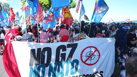 Viele fordern mehr Unterst&uuml;tzung f&uuml;r Pal&auml;stinenser beim Protestmarsch in Genf.