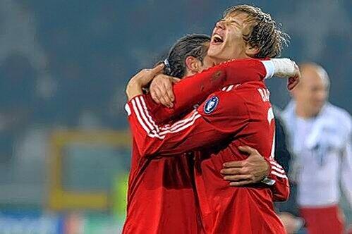&bdquo;Die Bayern haben ein Signal gesetzt&ldquo;: Badstuber (r.) mit Demichelis.