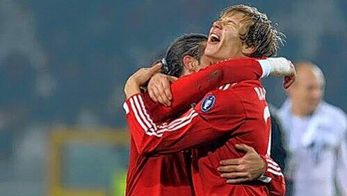 „Die Bayern haben ein Signal gesetzt“: Badstuber (r.) mit Demichelis. „Die Bayern haben ein Signal gesetzt“: Badstuber (r.) mit Demichelis.