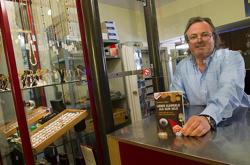 "Lieber Kleingeld als kein Geld" - Thomas Käfer hat ein buch über seine Erfahrungen im Pfandleihhaus geschrieben.