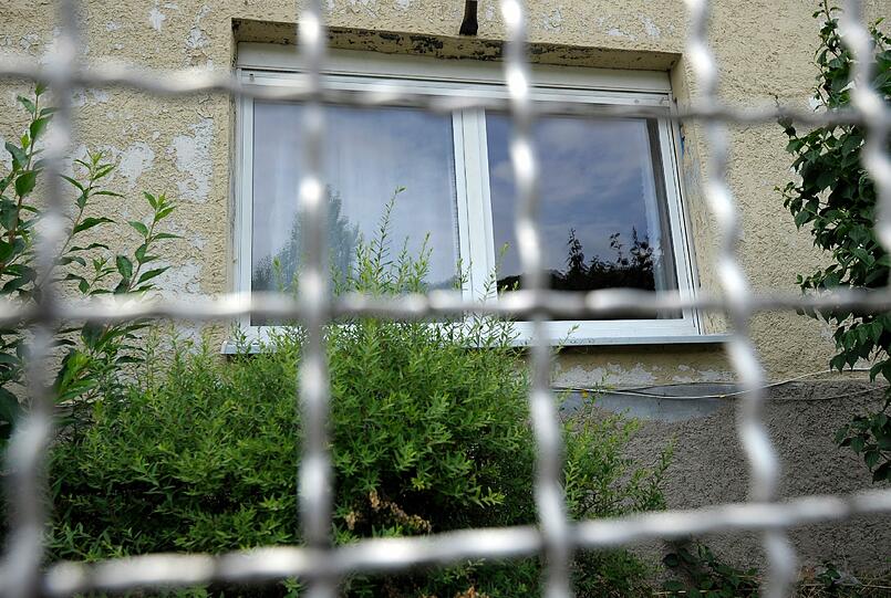 Im Juni 2011 konnte das Opfer aus einem Fenster entkommen.