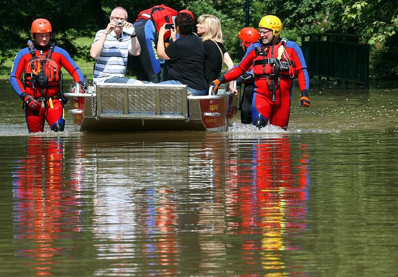 So hoch stand das Wasser der Elbe in Magdeburg noch nie &ndash; und es soll noch weiter steigen. Die Rettungskräfte verteidigen die Deiche auf einer Länge von 20 Kilometern. Wie lange das noch glückt, ist unklar. Die Bilder aus dem überfluteten Magdeburg.