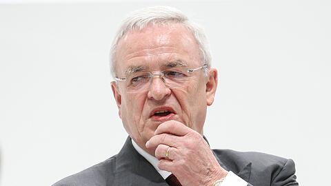 Volkswagens Ex-Vorstandschef Martin Winterkorn wird jetzt offenbar auch seine weiteren Ämter im VW-Konzern niederlegen.