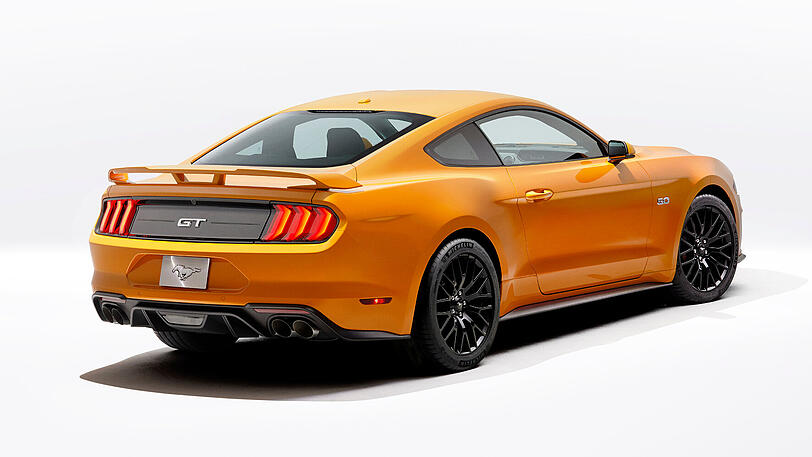 Die Mustang-Heckschürze wurde beim Facelift ebenfalls neu gestaltet, optional ist ein Heckspoiler erhältlich.