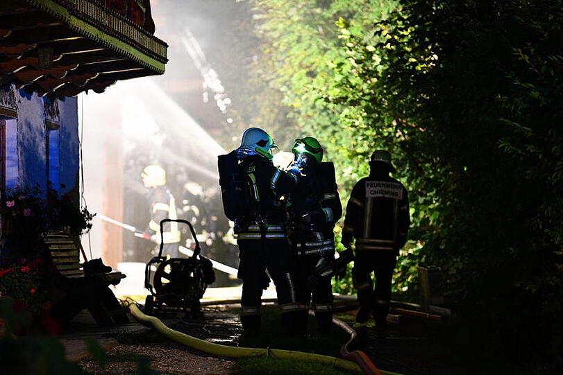 Die Polizei schätzt den entstandenen Sachschaden auf rund 650.000 Euro. Hier die Bilder vom Feuerwehreinsatz in Chieming.