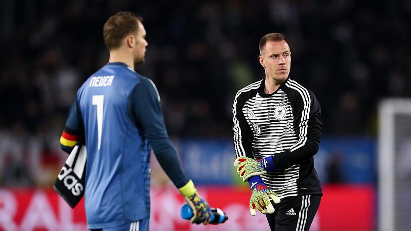 Rivalen im DFB-Tor: Neuer und Barcelonas Marc-André ter Stegen (r.).
