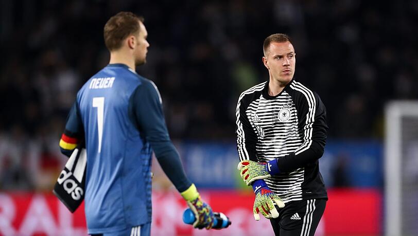 Rivalen im DFB-Tor: Neuer und Barcelonas Marc-André ter Stegen (r.). Rivalen im DFB-Tor: Neuer und Barcelonas Marc-André ter Stegen (r.).