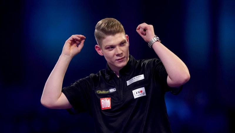 Der 22-jährige Nico Kurz trifft auf Luke Humphries. Der 22-jährige Nico Kurz trifft auf Luke Humphries.