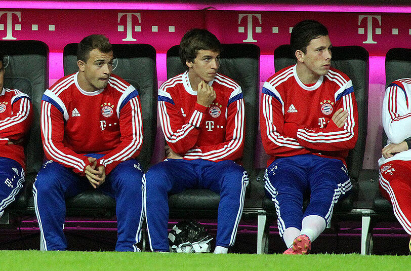 Xherdan Shaqiri (l.) und Pierre-Emile Höjbjerg (r.) finden sich mehr als ihnen lieb ist auf der Bank wieder.