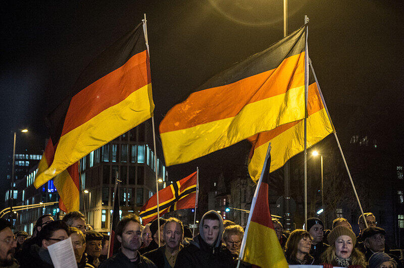 Teilnehmer der islamkritischen Pegida-Bewegung demonstrieren am 05.01.2015 in Köln