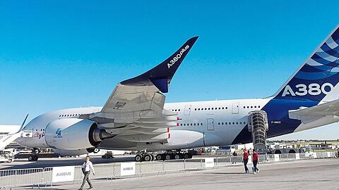 Airbus greift für den A380 in die technische Trickkiste und baut abgeknickte Flügelenden an den Ladenhüter.