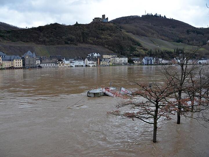 Das Flussbett der Mosel hat ist nicht mehr auszumachen.