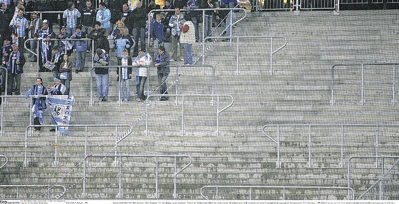 Mit neuen Aktionen kämpft der TSV 1860 gegen halbleere Ränge in der Allianz Arena. Foto: firo/Augenklick