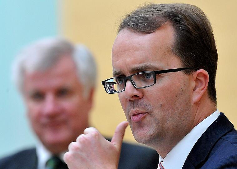 Markus Rinderspacher spricht am Mittwoch (25.01.2012) vor dem Plenum im Bayerischen Landtag in München (Oberbayern).