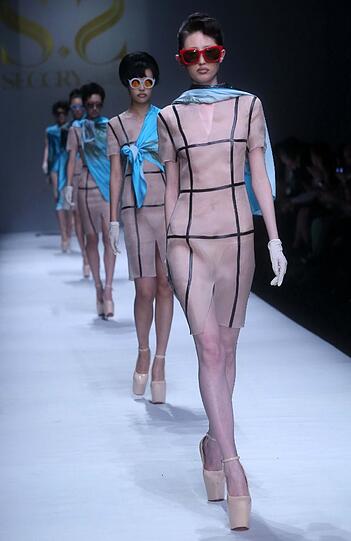 Irre Looks auf der China Fashion Week in Peking