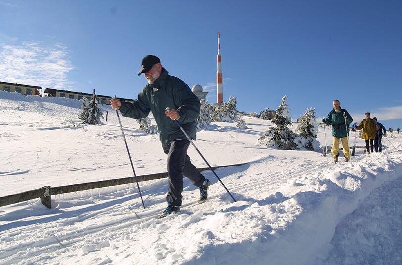 Immer mehr Hersteller von Wintersport-Equipment haben Senioren als Zielgruppe für sich entdeckt.