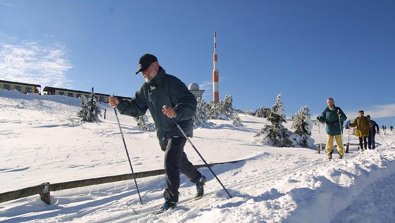 Immer mehr Hersteller von Wintersport-Equipment haben Senioren als Zielgruppe für sich entdeckt. Immer mehr Hersteller von Wintersport-Equipment haben Senioren als Zielgruppe für sich entdeckt.