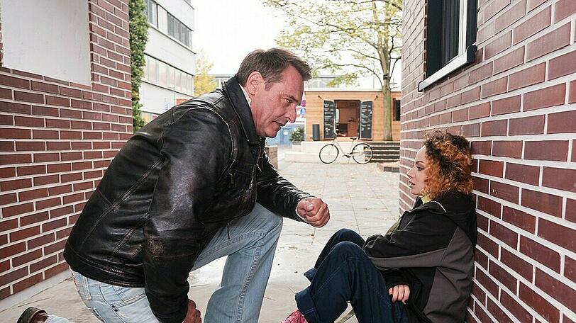 "Unter uns": Rufus spricht mit Nika, die nach Lukes Gewaltausbruch geflüchtet ist
