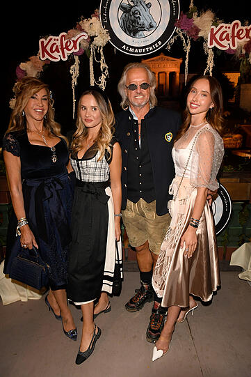 Robert und Carmen Geiss sowie Davina Shakira Geiss mit Schwester Shania Tyra