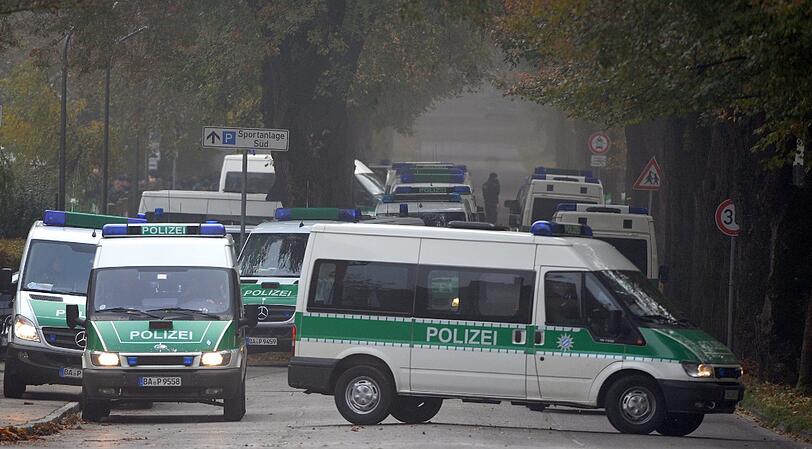 Die bewaffneten Täter sind nun auf der Flucht.