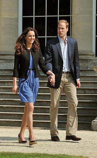 Kate und William im Garten des Buckingham Palastes nach ihrer Hochzeit 2011