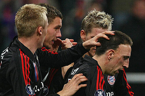 Lell, Podolski, Schweinsteiger, und Ribéry (von links) wollen heute beweisen, dass Bayern auch ohne Toni gewinnen kann.