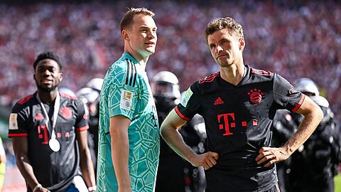 Manuel Neuer (li.) und Thomas Müller stehen vor einer ungewissen Zukunft in der deutschen Nationalmannschaft.