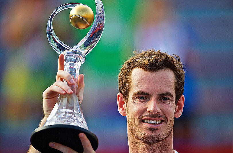 Andy Murray mit der Trophäe. Der Schotte gewann das Finale gegen die Nummer 1 der Welt, Novak Djokovic.