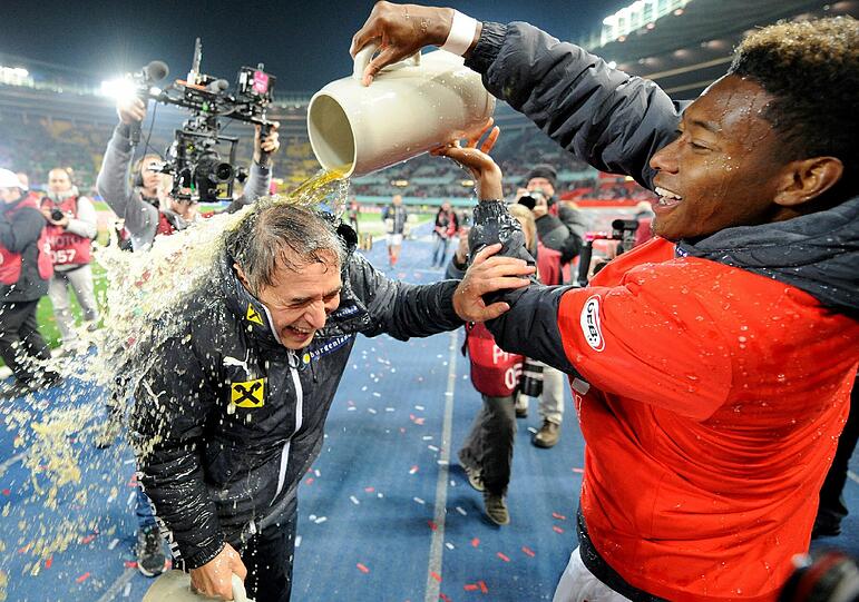 Freuen sich über die Qualifikation zur EM und die Auszeichnungen zum Trainer und Fußballer des Jahres: Marcel Koller und Bayerns David Alaba.