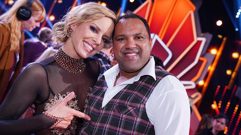 Ailton schwingt mit Isabel Edvardsson das Tanzbein.
