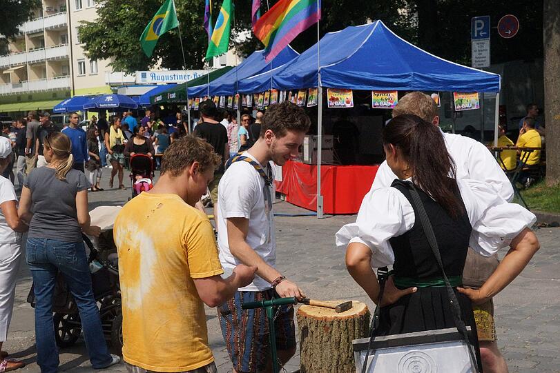 Das Glockenbachfest feiert 20. Geburstag. So bunt war das Straßenfest 2013: Klicken Sie sich durch die Bilder.