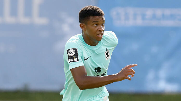Ahanna Agbowo wurde beim TSV 1860 ausgebildet, zukünftig läuft er für den FC Pipinsried auf.