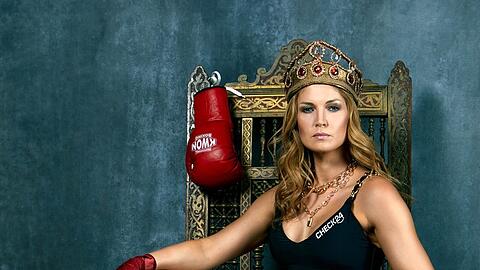 Ein letzter Kampf noch, dann steigt sie freiwillig vom Thron: Die Münchner Kickbox-Queen Marie Lang beendet ihre Karriere.