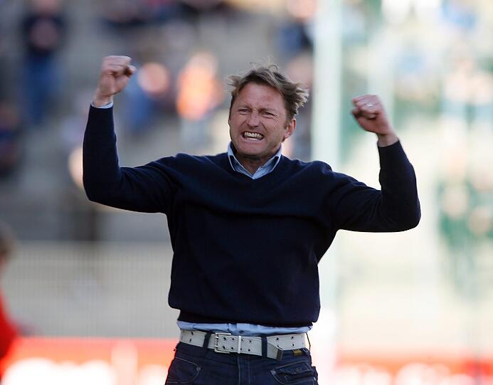 Immer in Aktion, selbst nachts um drei: Hachings Erfolgstrainer Ralph Hasenhüttl.