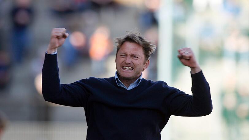 Immer in Aktion, selbst nachts um drei: Hachings Erfolgstrainer Ralph Hasenhüttl. Immer in Aktion, selbst nachts um drei: Hachings Erfolgstrainer Ralph Hasenhüttl.
