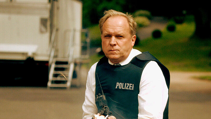 Ulrich Tukur in einer Szene des ausgezeichneten "Tatort: Im Schmerz geboren"
