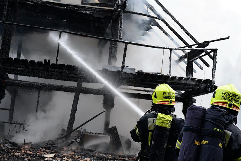 Rund 60 Feuerwehrleute waren bei dem Brand im Einsatz.