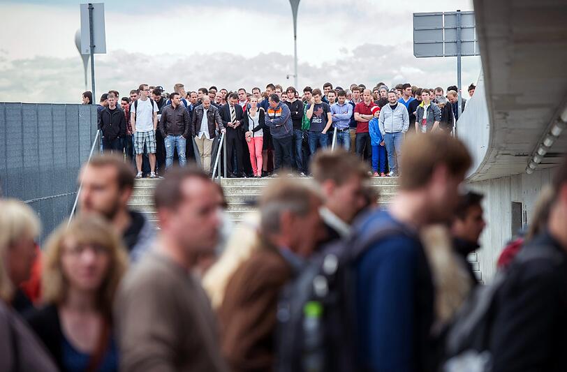 Champions League Finale 2013: Die Fans stürmen den Vorverkauf zum Public Viewing. Die Bilder vom Vorverkaufstart für die Allianz Arena