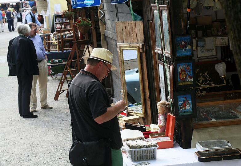 Trödel nicht nur für Trachtler: Viele Münchner besuchten am Wochenende die Auer Dult am Mariahilfplatz
