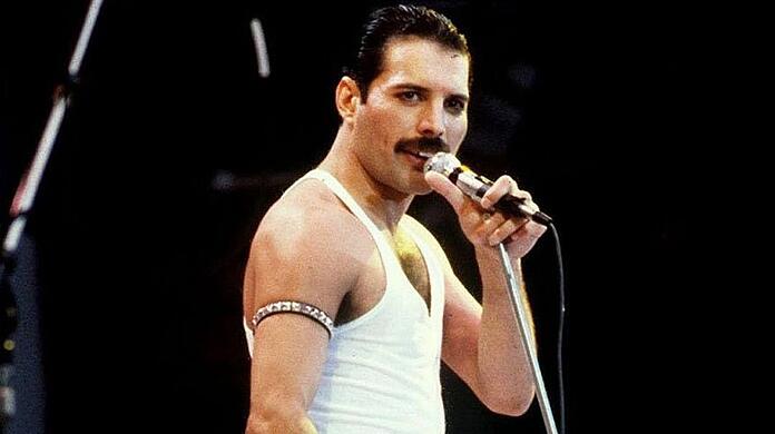 Freddie Mercury während eines Auftritts in London 1985.