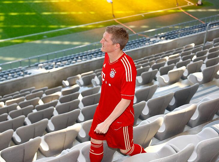 Das neue Heimtrikot für die kommende Spielzeit: In der Allianz Arena hat der FC Bayern die neuen Leiberl vorgestellt. Die Bilder