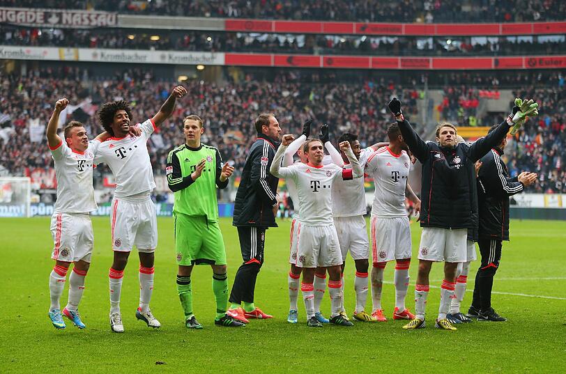 Die Bayern feiern in Frankfurt: Titel Nummer 23 für den Verein, für manche Spieler eine Premiere. Foto: Bongarts/Getty Images