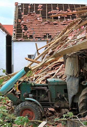 Bilder der Verwüstung aus dem Dorf Affing: Die Einwohner packen gemeinsam mit an aber der Schaden durch das Unwetter ist hoch. Die Bilder...