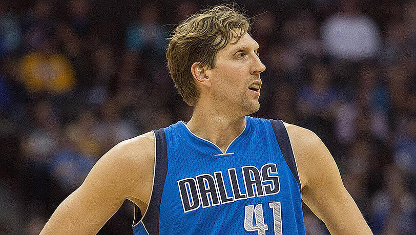 Einmal ein Maverick, immer ein Maverick: Dirk Nowitzki wird seinen Vertrag in Dallas verlängern. Einmal ein Maverick, immer ein Maverick: Dirk Nowitzki wird seinen Vertrag in Dallas verlängern.