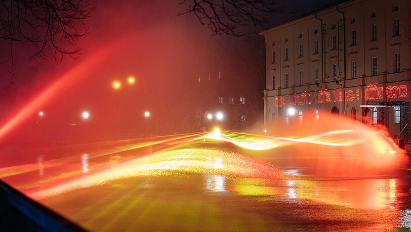 Die Isar wird bei der Lichtinstallation zum "Burning River". Die Isar wird bei der Lichtinstallation zum "Burning River".