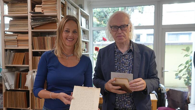 Andrea Fellinger restauriert mühevoll die 4700 Seiten, die Klaus Vieweg in einem Nachlass entdeckte.