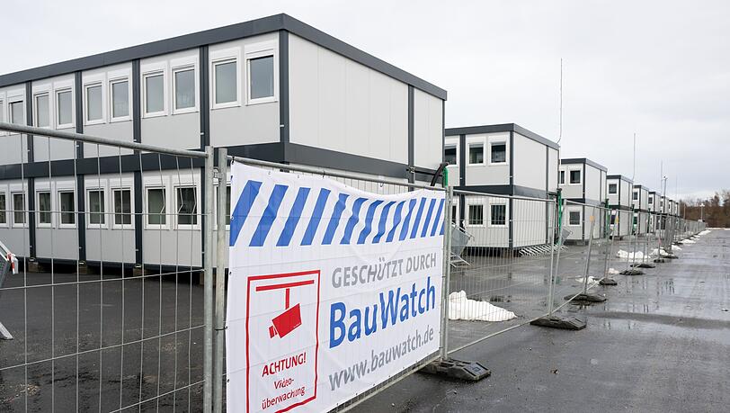 Im Freistaat Bayern können nach dem Abebben der Flüchtlingswelle Tausende Plätze für die Unterbringung von Asylbewerbern abgebaut werden. Im Freistaat Bayern können nach dem Abebben der Flüchtlingswelle Tausende Plätze für die Unterbringung von Asylbewerbern abgebaut werden.
