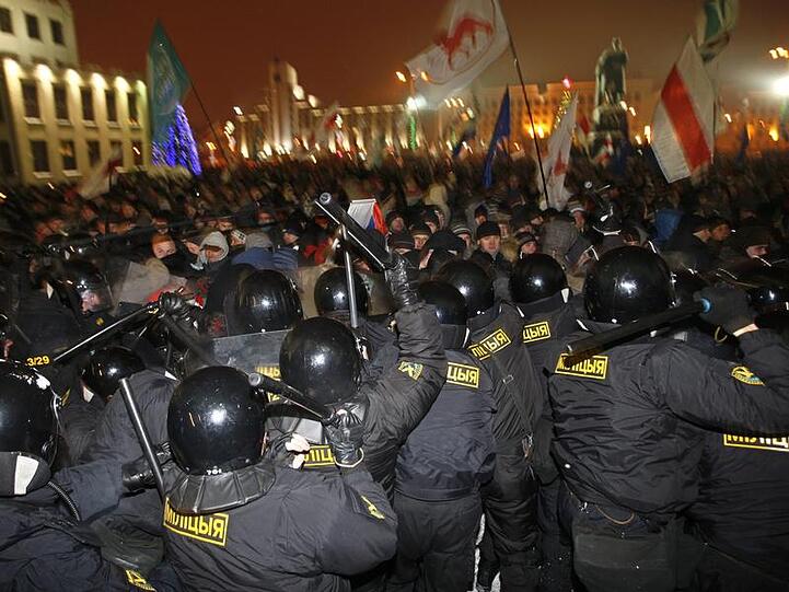 Am Abend nach der Wahl: Proteste in Minsk