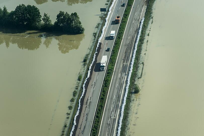 Die neuesten Bilder aus Deggendorf: Von Entspannung kann auch am Freitag keine Rede sein.